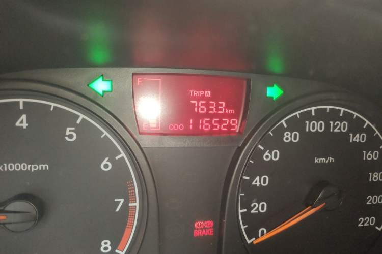 Used Hyundai Verna (older generation) 2014 1.4L Manual Fashion GS Model Odometer Close Up