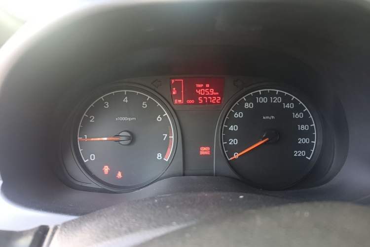 Used Hyundai Verna (older generation) 2014 1.4L Manual Smart GLS Trim Odometer Close Up