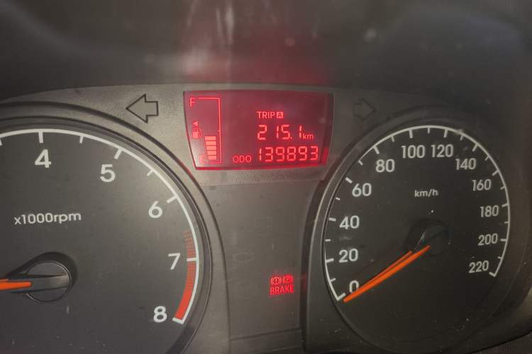 Used Hyundai Verna (older generation) 2014 1.4L Manual Fashion GS Model Odometer Close Up
