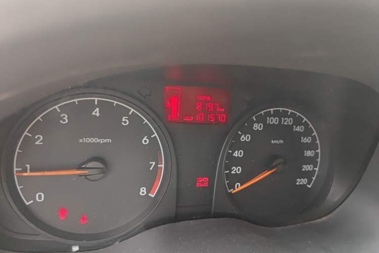 Used Hyundai Verna (older generation) 2014 1.4L Manual Smart GLS Trim Odometer Close Up
