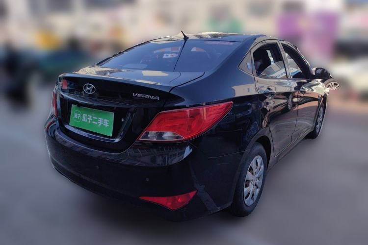 Used Hyundai Verna (older generation) 2014 1.4L Manual Smart GLS Trim Rear Right 45 Deg