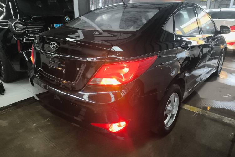 Used Hyundai Verna (older generation) 2014 1.4L Automatic Smart GLS Rear Right 45 Deg