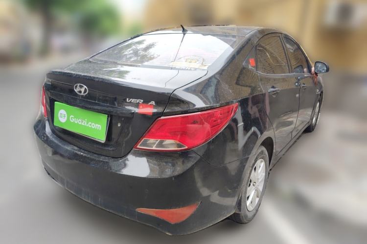 Used Hyundai Verna (older generation) 2014 1.4L Manual Smart GLS Trim Rear Right 45 Deg