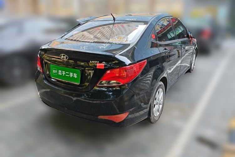 Used Hyundai Verna (older generation) 2014 1.4L Manual Smart GLS Trim Rear Right 45 Deg