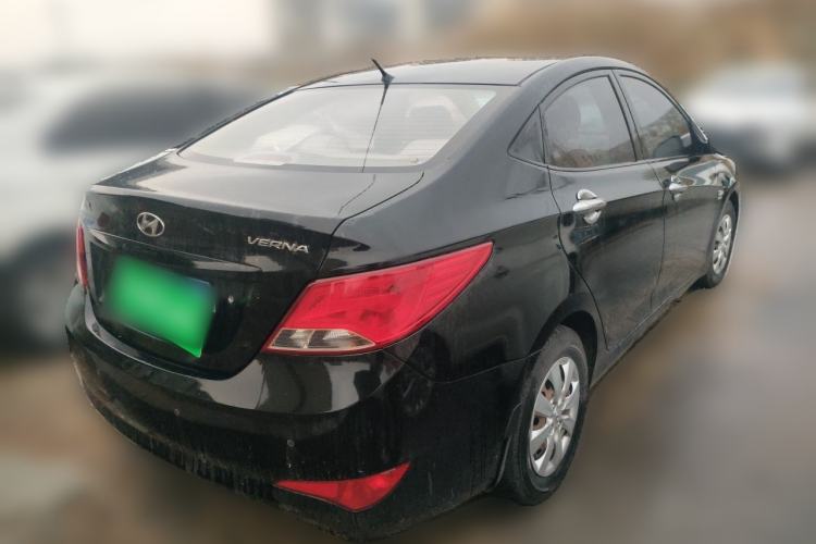 Used Hyundai Verna (older generation) 2014 1.4L Manual Smart GLS Trim Rear Right 45 Deg