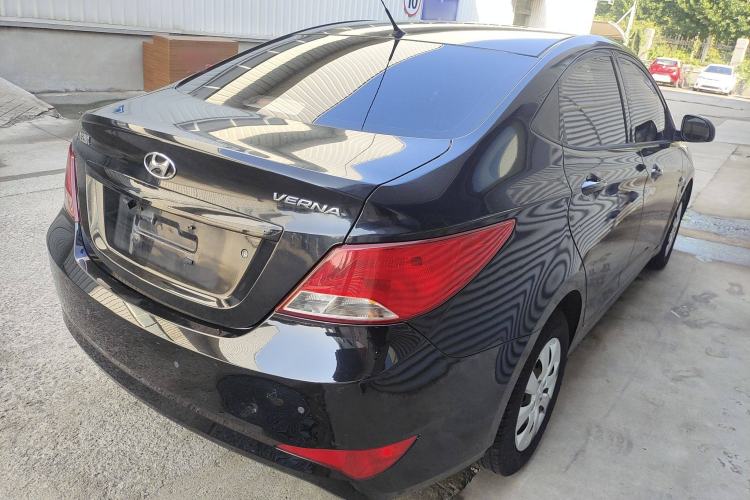 Used Hyundai Verna (older generation) 2014 1.4L Manual Smart GLS Trim Rear Right 45 Deg