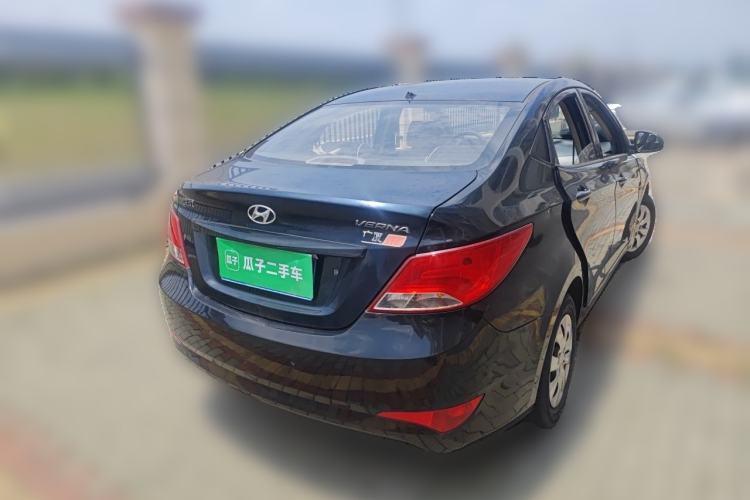 Used Hyundai Verna (older generation) 2014 1.4L Manual Smart GLS Trim Rear Right 45 Deg