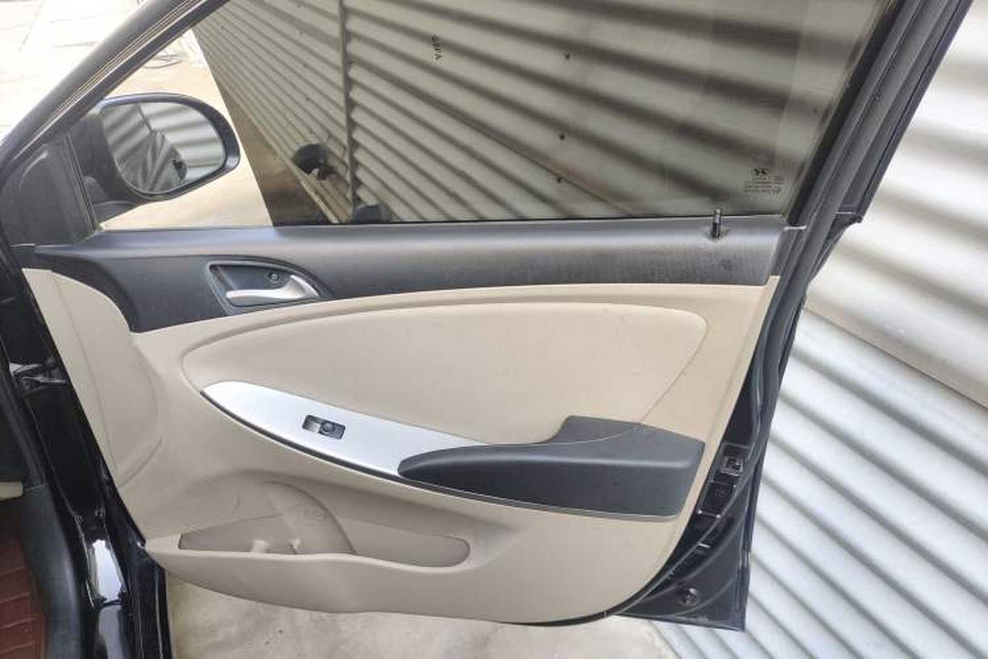 Used Hyundai Verna (older generation) 2014 1.4L Manual Smart GLS Trim Right Front Door Interior