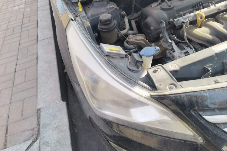 Used Hyundai Verna (older generation) 2014 1.4L Manual Smart GLS Trim Right Front Headlight