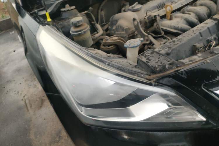 Used Hyundai Verna (older generation) 2014 1.4L Manual Smart GLS Trim Right Front Headlight