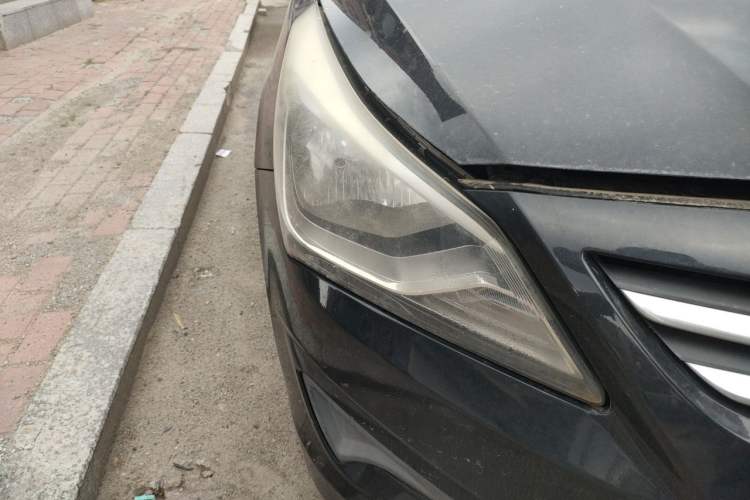 Used Hyundai Verna (older generation) 2014 1.4L Manual Fashion GS Model Right Front Headlight