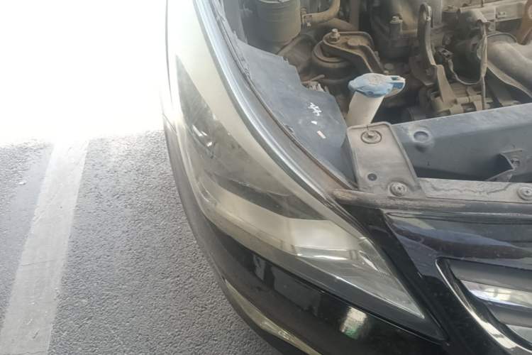 Used Hyundai Verna (older generation) 2014 1.4L Manual Smart GLS Trim Right Front Headlight