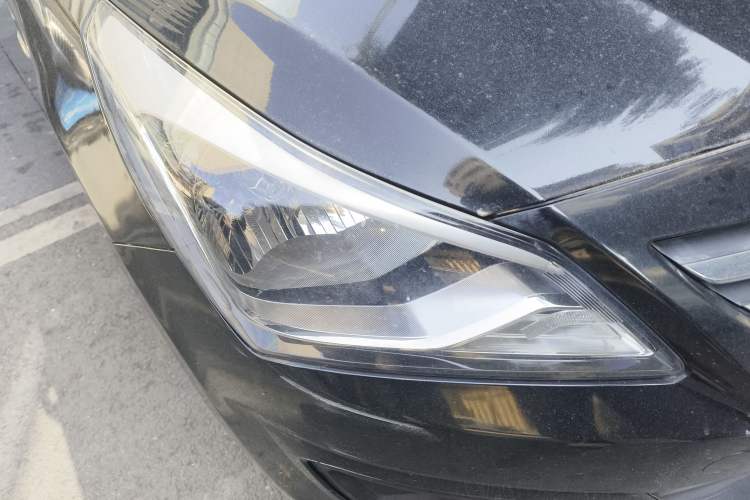 Used Hyundai Verna (older generation) 2014 1.4L Manual Fashion GS Model Right Front Headlight