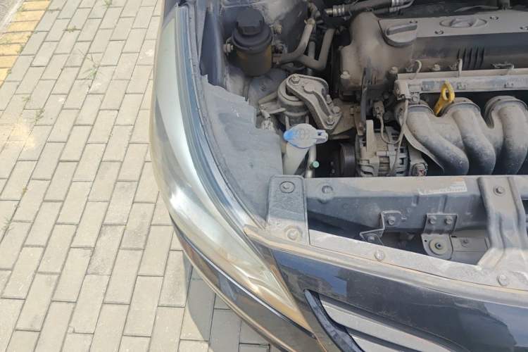 Used Hyundai Verna (older generation) 2014 1.4L Manual Smart GLS Trim Right Front Headlight