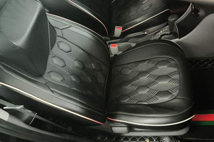 Used Hyundai Verna (older generation) 2014 1.4L Automatic Smart GLS Right Front Seat