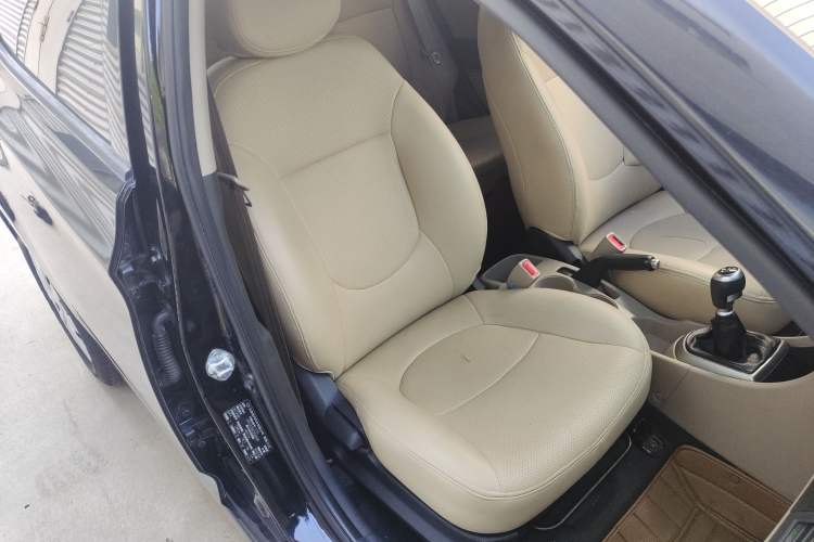 Used Hyundai Verna (older generation) 2014 1.4L Manual Smart GLS Trim Right Front Seat