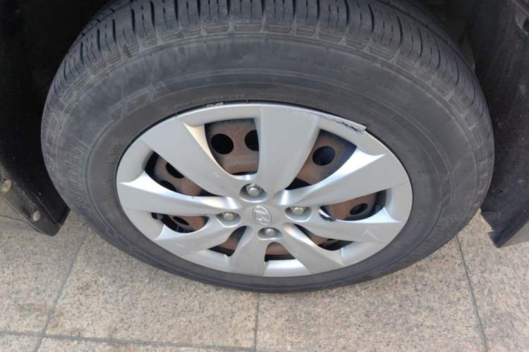 Used Hyundai Verna (older generation) 2014 1.4L Manual Smart GLS Trim Right Front Wheel Hub