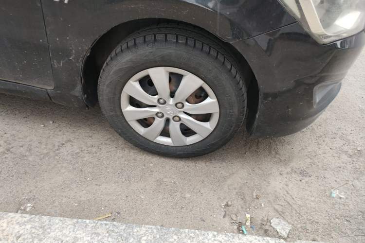 Used Hyundai Verna (older generation) 2014 1.4L Manual Fashion GS Model Right Front Wheel Hub