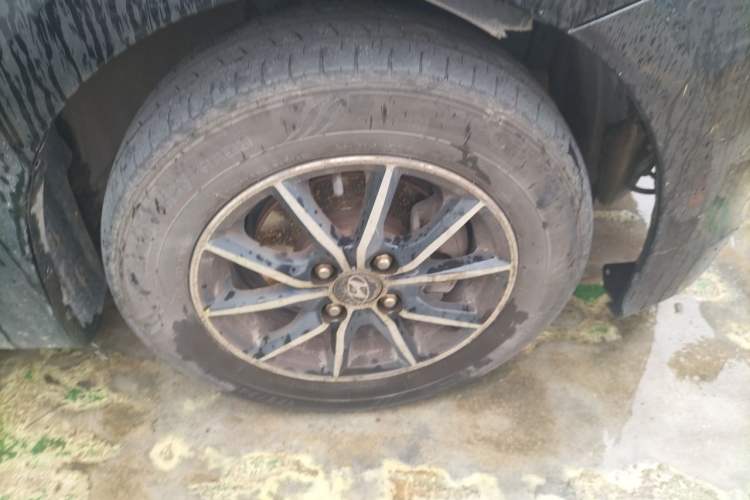 Used Hyundai Verna (older generation) 2014 1.4L Manual Fashion GS Model Right Front Wheel Hub