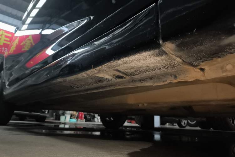 Used Hyundai Verna (older generation) 2014 1.4L Automatic Smart GLS Right Side Sill