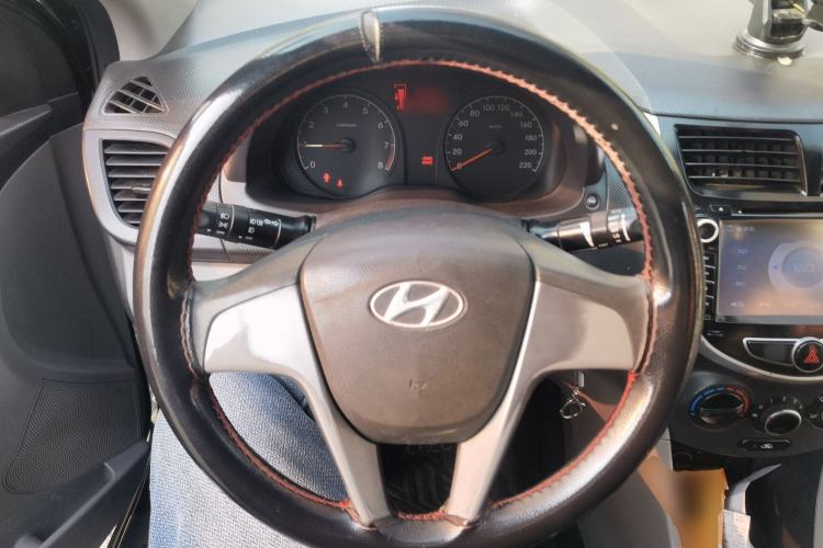 Used Hyundai Verna (older generation) 2014 1.4L Manual Smart GLS Trim Steering Wheel