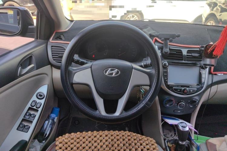 Used Hyundai Verna (older generation) 2014 1.4L Manual Smart GLS Trim Steering Wheel