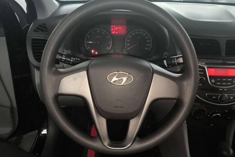 Used Hyundai Verna (older generation) 2014 1.4L Automatic Smart GLS Steering Wheel