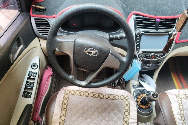 Used Hyundai Verna (older generation) 2014 1.4L Manual Smart GLS Trim Steering Wheel