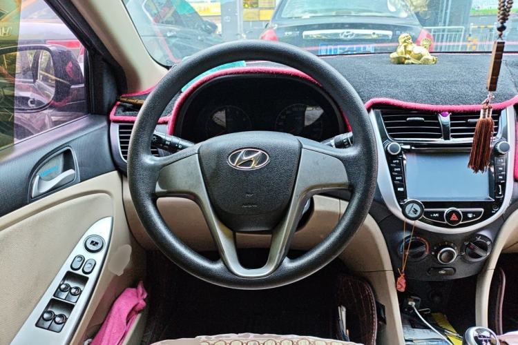 Used Hyundai Verna (older generation) 2014 1.4L Manual Smart GLS Trim Steering Wheel