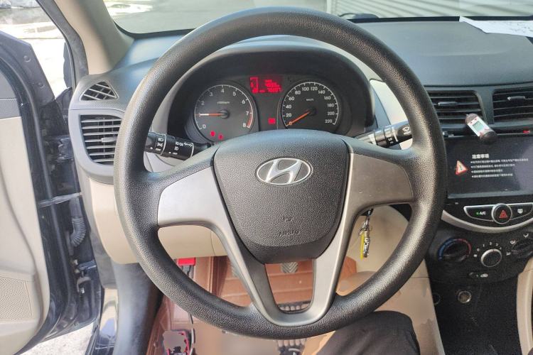 Used Hyundai Verna (older generation) 2014 1.4L Manual Smart GLS Trim Steering Wheel