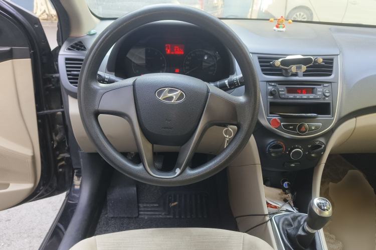 Used Hyundai Verna (older generation) 2014 1.4L Manual Fashion GS Model Steering Wheel