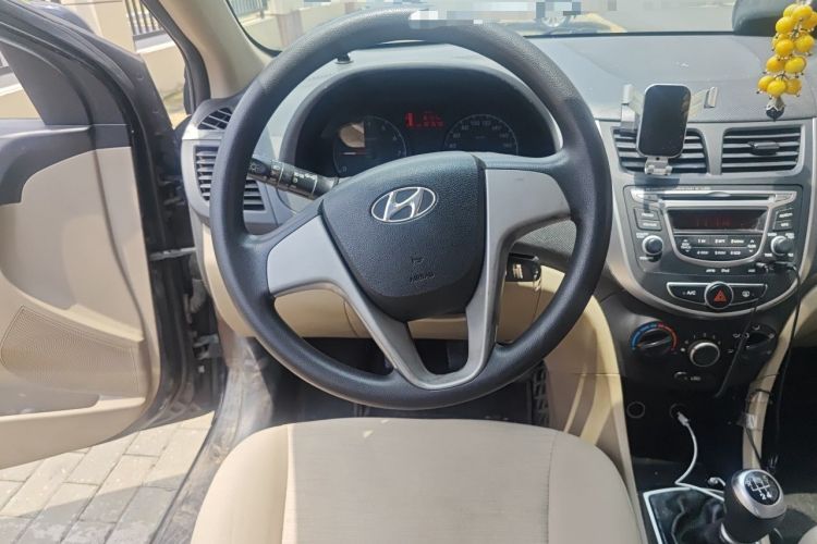 Used Hyundai Verna (older generation) 2014 1.4L Manual Smart GLS Trim Steering Wheel