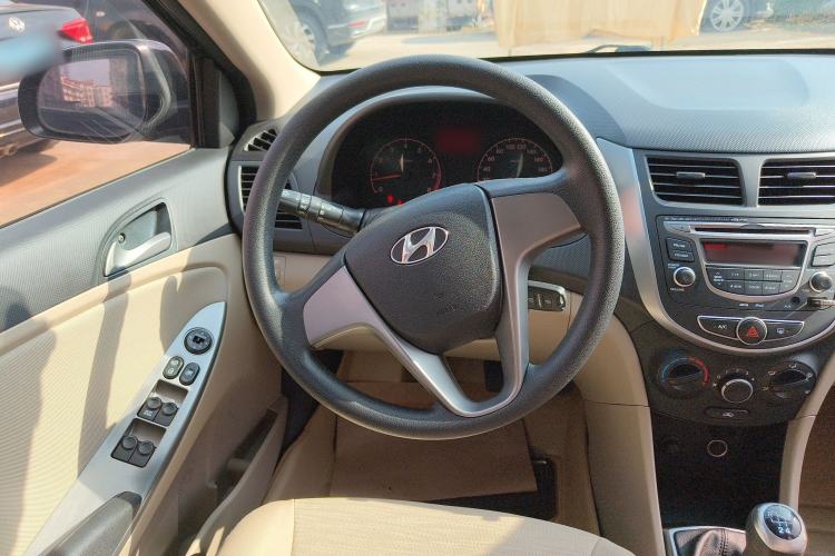 Used Hyundai Verna (older generation) 2014 1.4L Manual Smart GLS Trim Steering Wheel