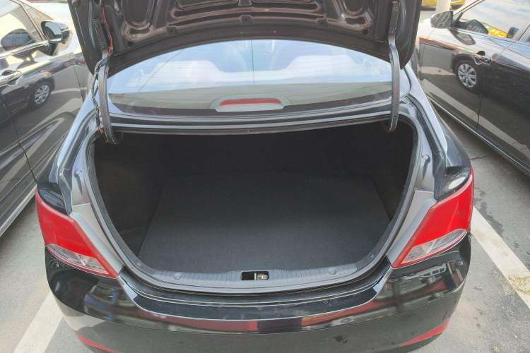 Used Hyundai Verna (older generation) 2014 1.4L Manual Smart GLS Trim Trunk