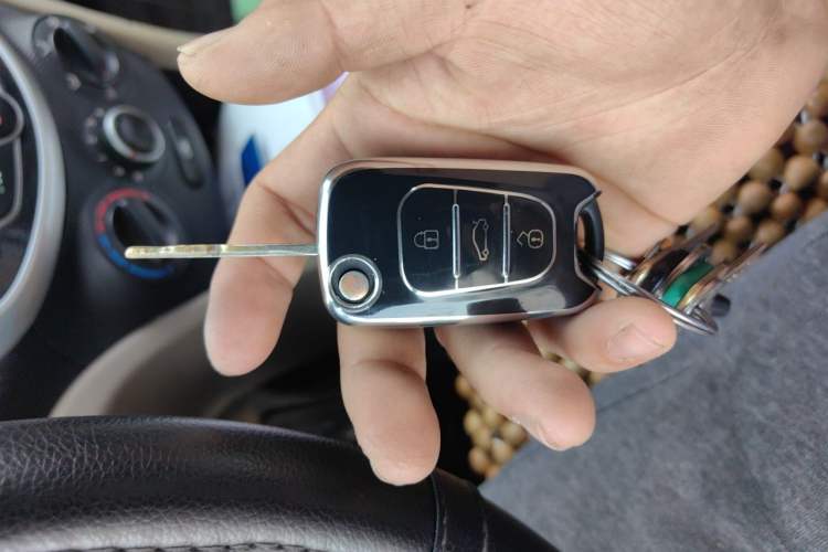 Used Hyundai Verna (older generation) 2014 1.4L Manual Smart GLS Trim Vehicle Key