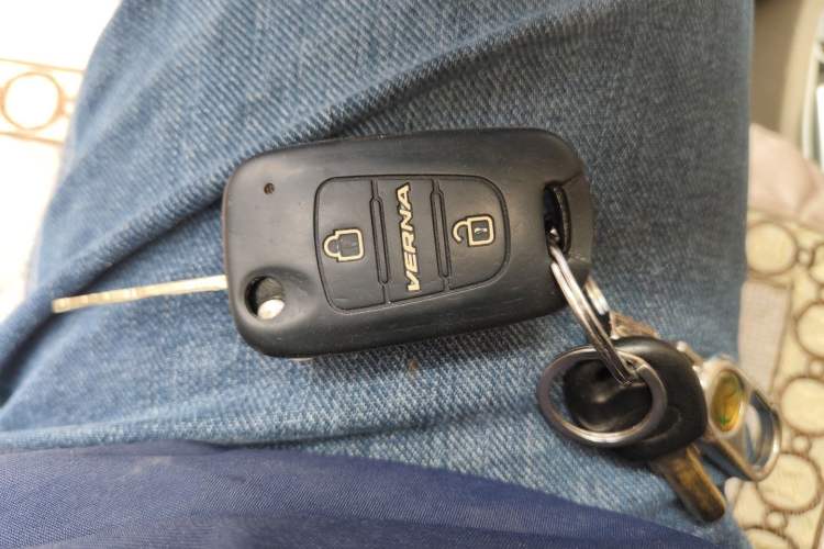 Used Hyundai Verna (older generation) 2014 1.4L Manual Smart GLS Trim Vehicle Key
