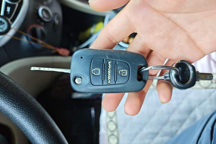 Used Hyundai Verna (older generation) 2014 1.4L Manual Smart GLS Trim Vehicle Key