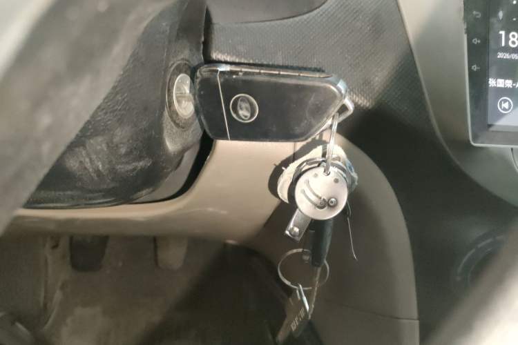 Used Hyundai Verna (older generation) 2014 1.4L Manual Smart GLS Trim Vehicle Key