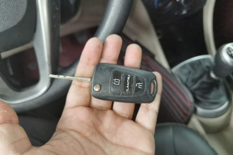 Used Hyundai Verna (older generation) 2014 1.4L Manual Smart GLS Trim Vehicle Key