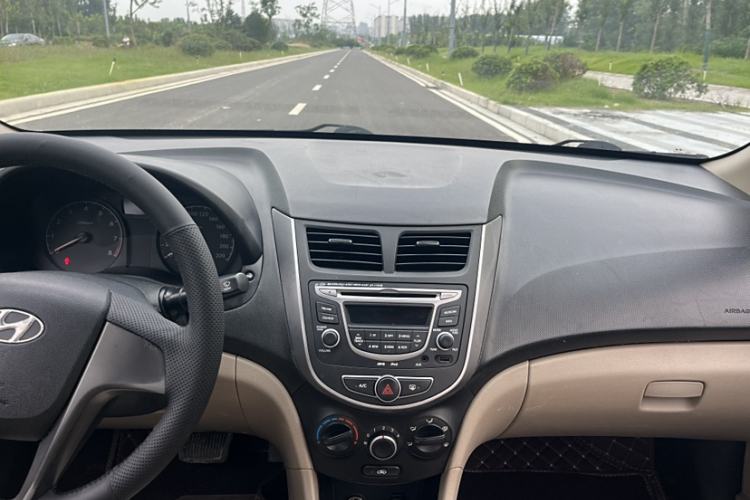 Used Hyundai Verna (older generation) 2014 1.4L Automatic Smart GLS Audio And AC Panel