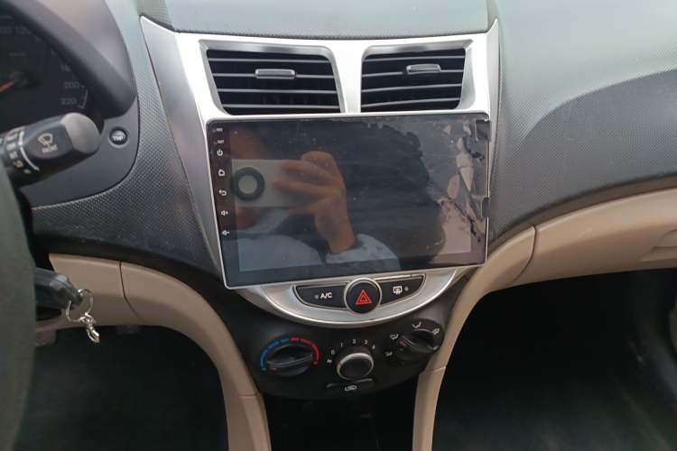 Used Hyundai Verna (older generation) 2014 1.4L Manual Smart GLS Trim Audio And AC Panel