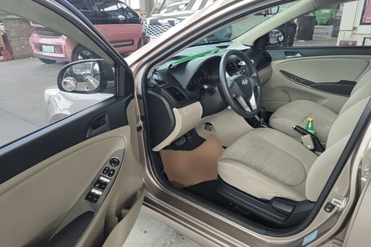 Used Hyundai Verna (older generation) 2014 1.4L Automatic Smart GLS Driver Seat