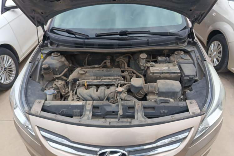 Used Hyundai Verna (older generation) 2014 1.4L Manual Smart GLS Trim Engine Bay
