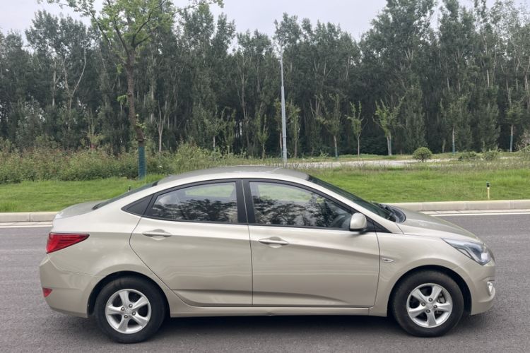 Used Hyundai Verna (older generation) 2014 1.4L Automatic Smart GLS Exterior 4