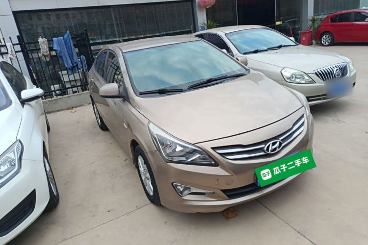Used Hyundai Verna (older generation) 2014 1.4L Manual Smart GLS Trim Front Right 45 Deg