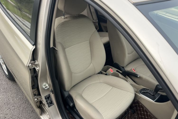 Used Hyundai Verna (older generation) 2014 1.4L Automatic Smart GLS Interior 2