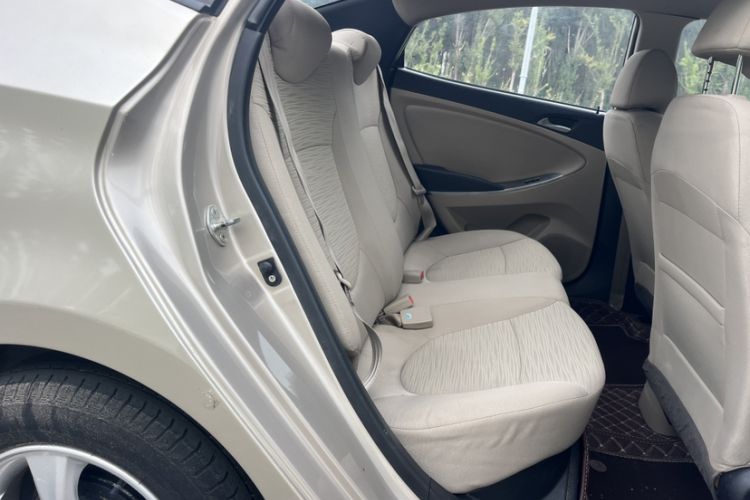 Used Hyundai Verna (older generation) 2014 1.4L Automatic Smart GLS Interior 9