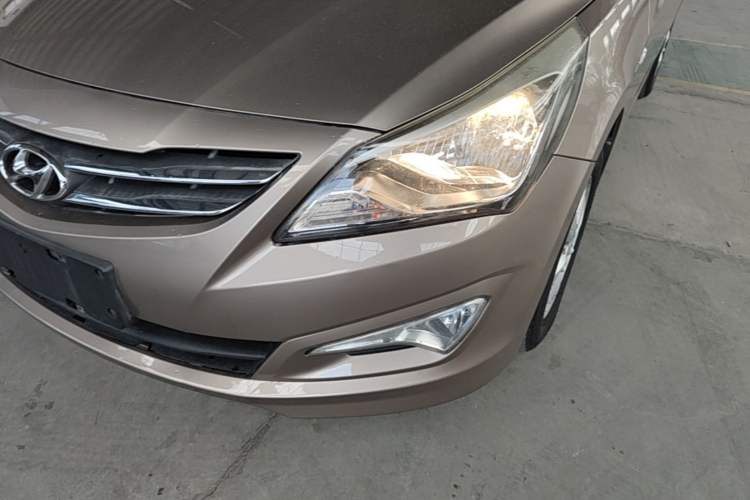 Used Hyundai Verna (older generation) 2014 1.4L Automatic Smart GLS Left Front Headlight