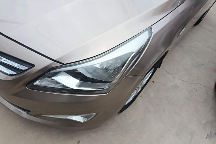 Used Hyundai Verna (older generation) 2014 1.4L Manual Smart GLS Trim Left Front Headlight