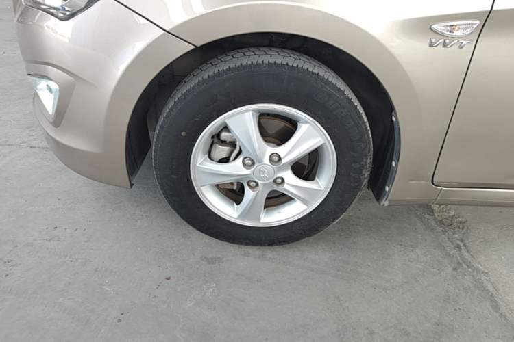 Used Hyundai Verna (older generation) 2014 1.4L Automatic Smart GLS Left Front Wheel Hub